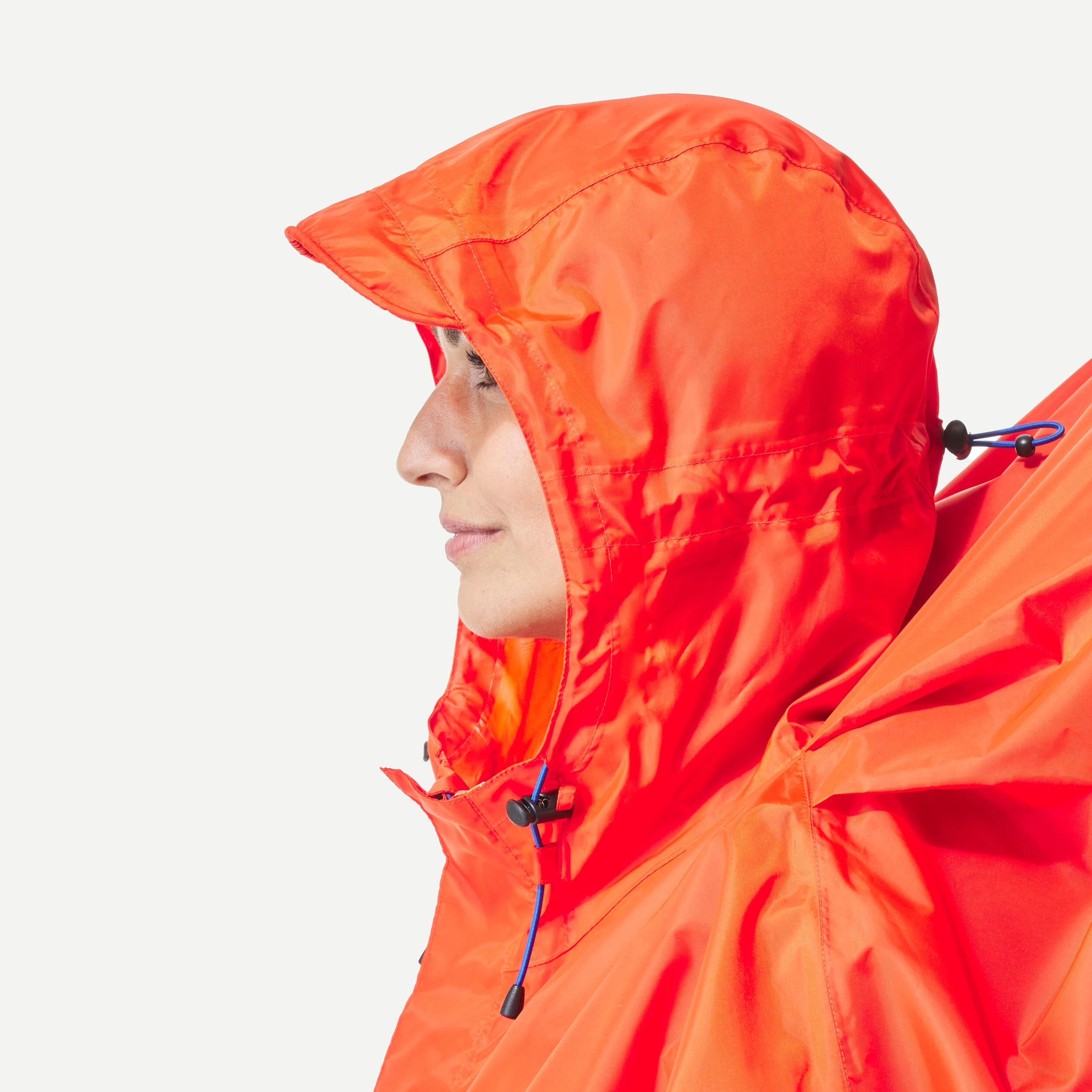 Quechua Hiking Rain Poncho - MT900 - 75L - Red 7 Quechua Hiking Rain Poncho - MT900 - 75L - Red - Image 5