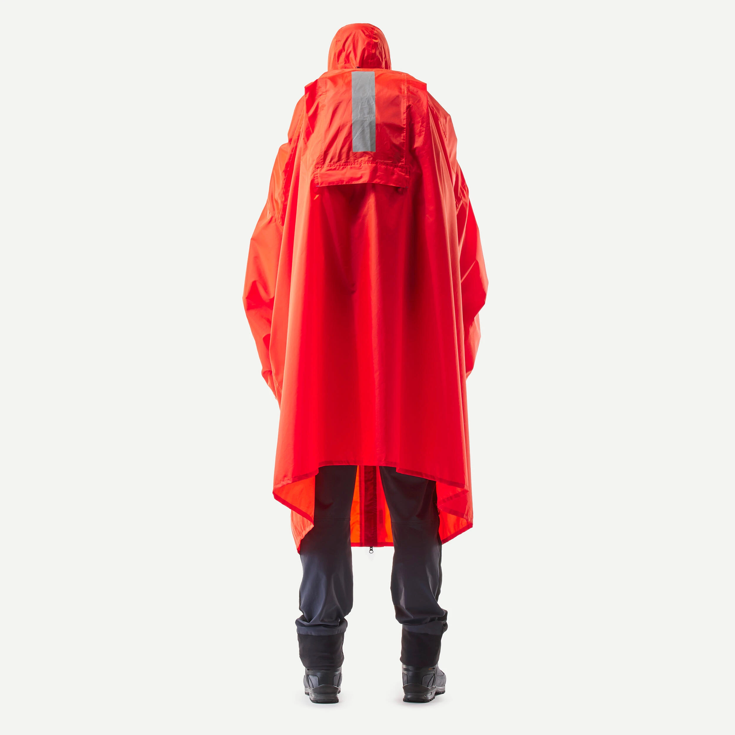 Quechua Hiking Rain Poncho - MT900 - 75L - Red 10 Quechua Hiking Rain Poncho - MT900 - 75L - Red - Image 8