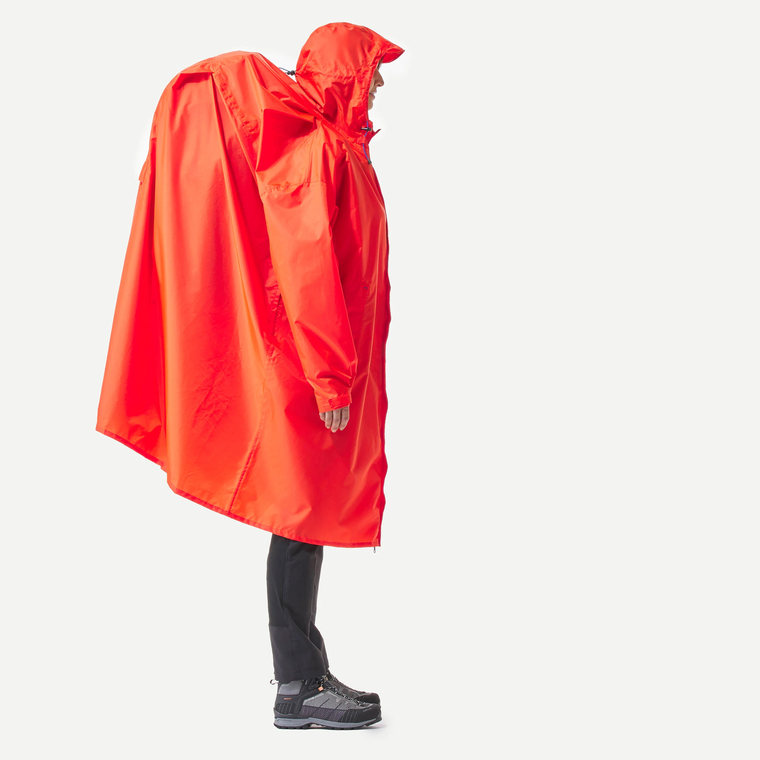 Quechua Hiking Rain Poncho - MT900 - 75L - Red 5 Quechua Hiking Rain Poncho - MT900 - 75L - Red - Image 3